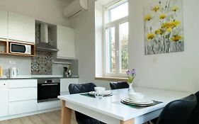 Studio Apt Orchard On Rokova St - 5 Min Walk To The Old Town Of Split
